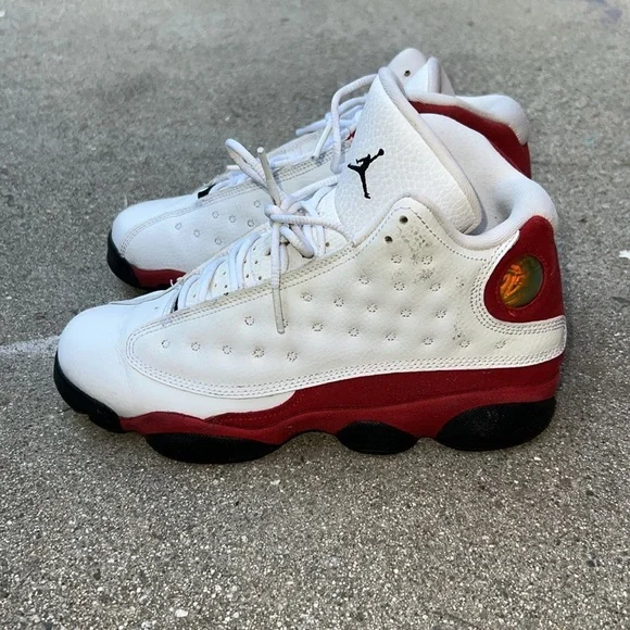 Air Jordan 12 - Picture 4 of 6